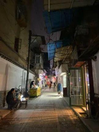 特莱莎最新发现，小巷中的美食秘境